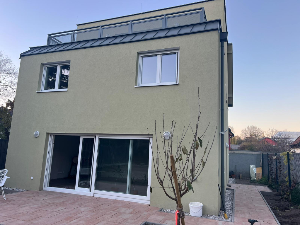 Hausbau Wien 22. Bezirk - Fertiggestelltes Einfamilienhaus mit Dachterrasse
